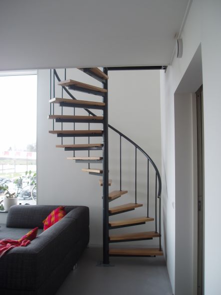 Gewalste stalen of RVS leuning op balusters/spijlen