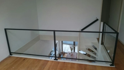 Glasbalustrade met glas in frame