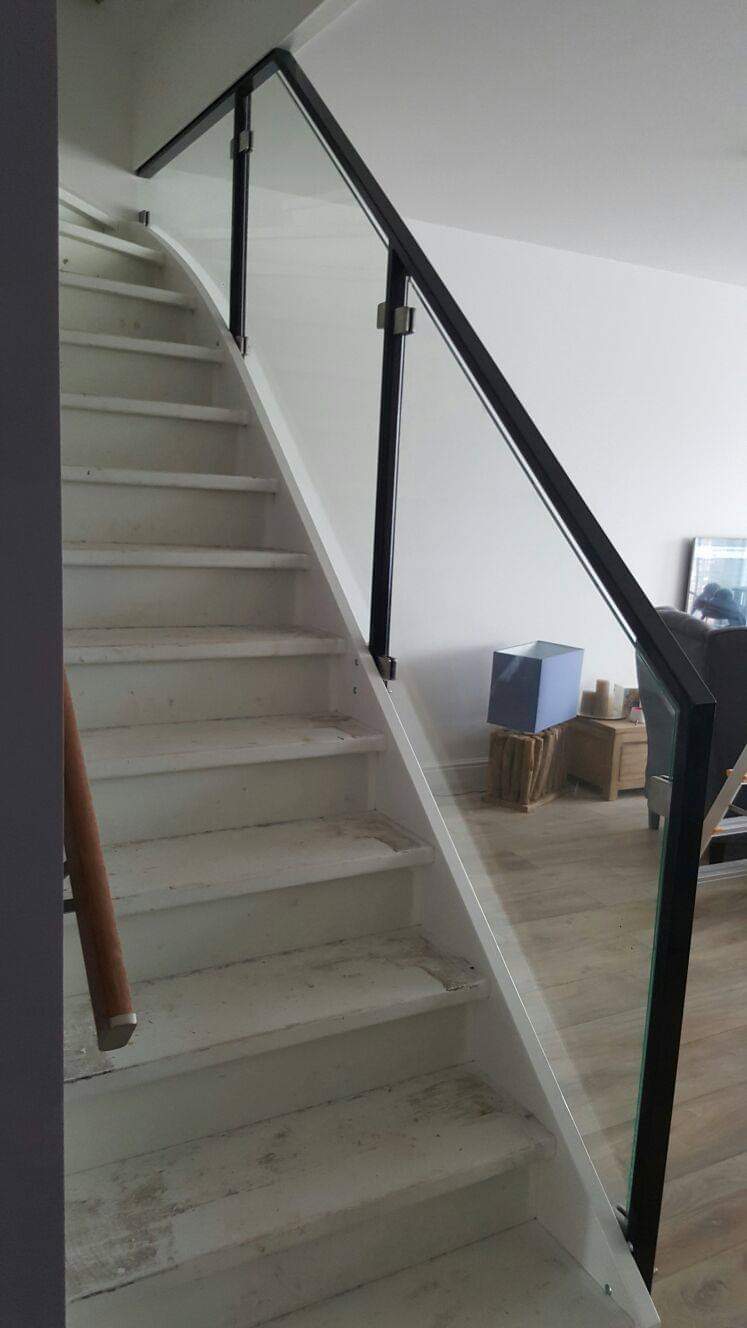 Glasleuning met glasklemmen