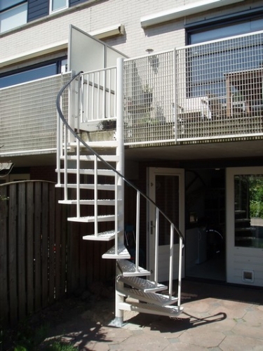 Stalen spiltrap gemonteerd in Schiedam