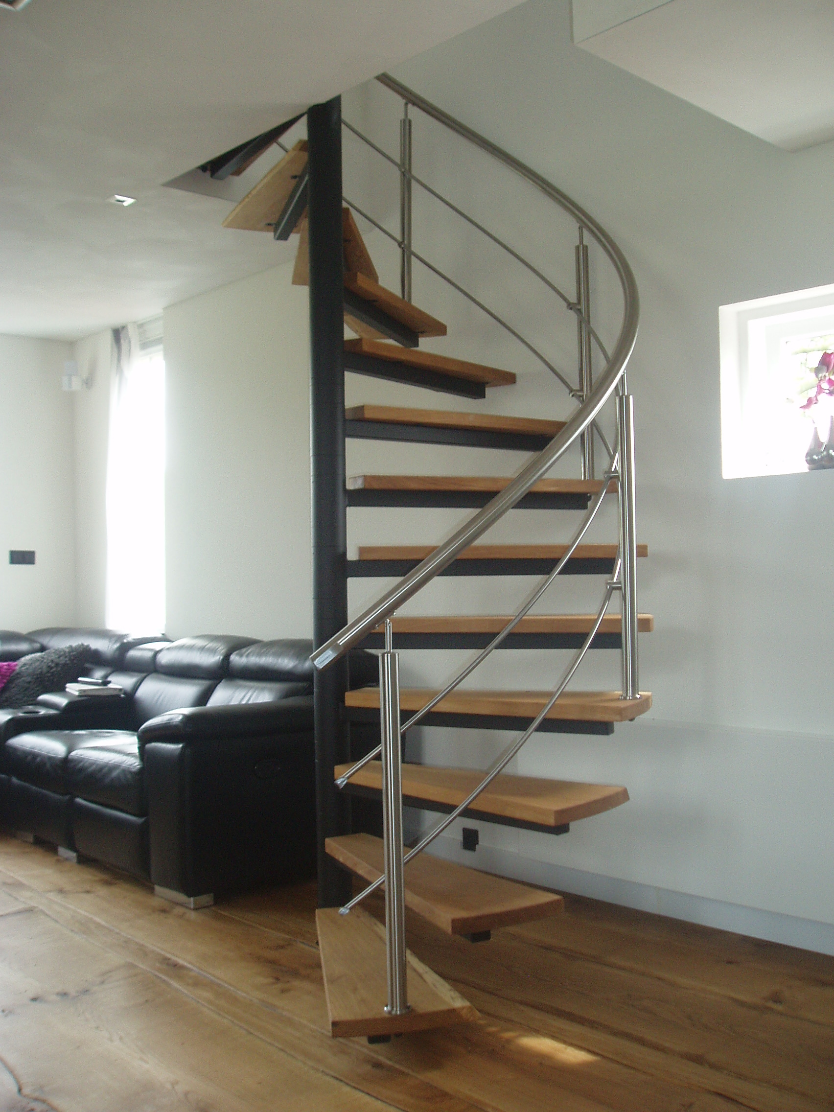 RVS spiltrapleuning met 2 RVS knieregels