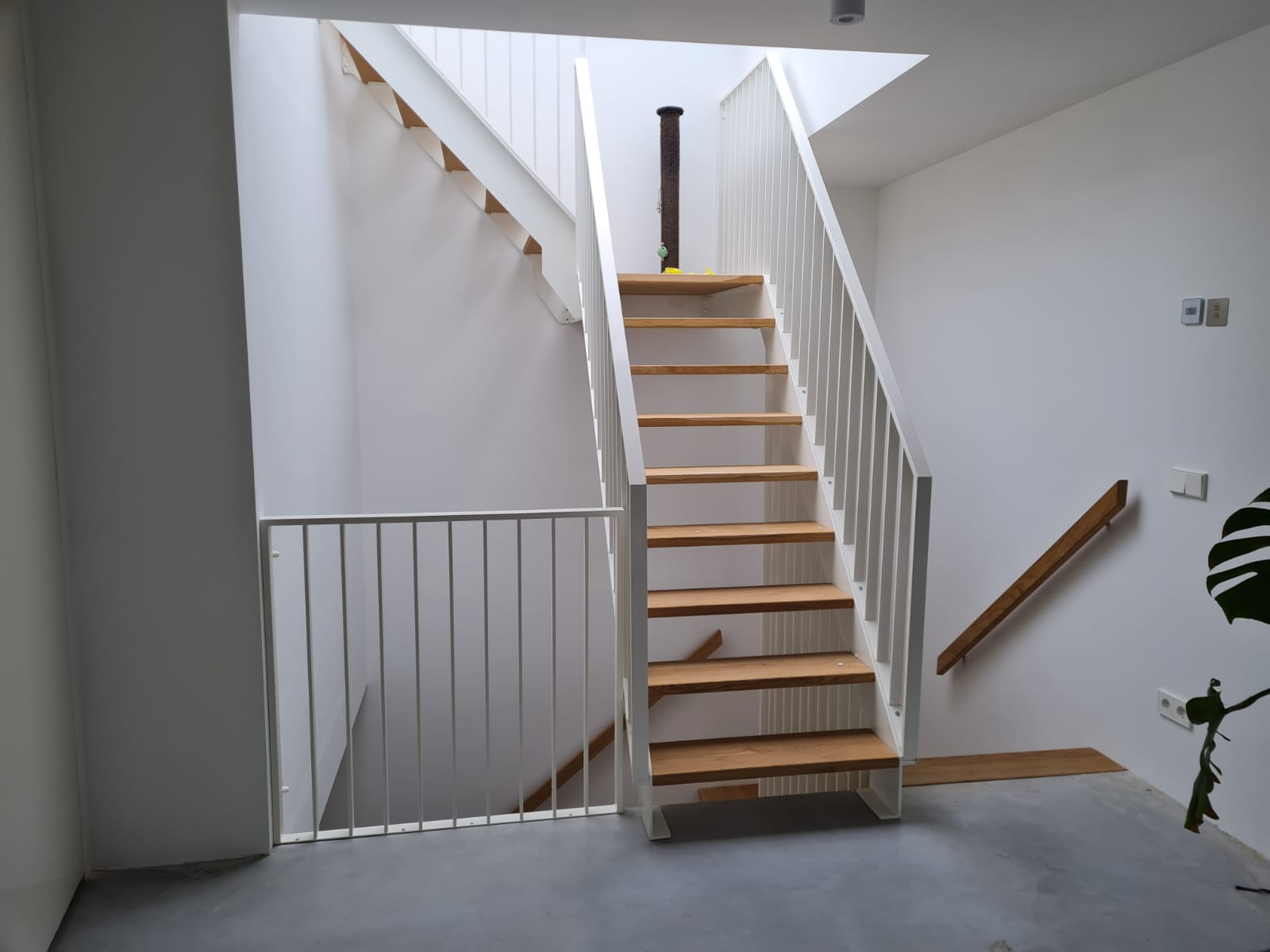 Rechte trap met spijlenleuning