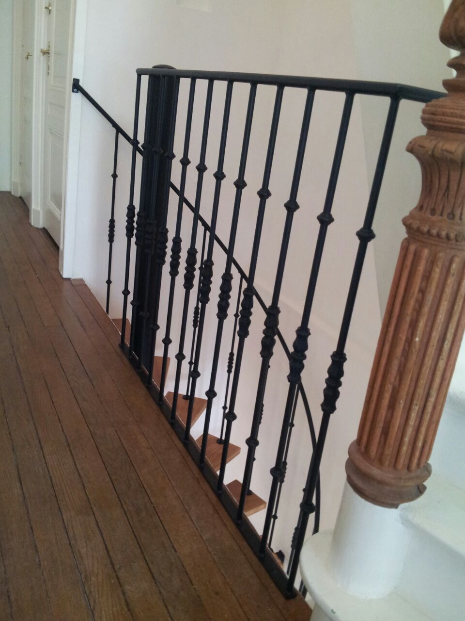 Balustrade met sierspijlen