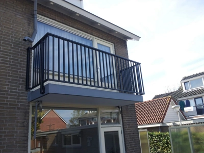 Balkonhekwerk type H 300 met vierkante spijlen