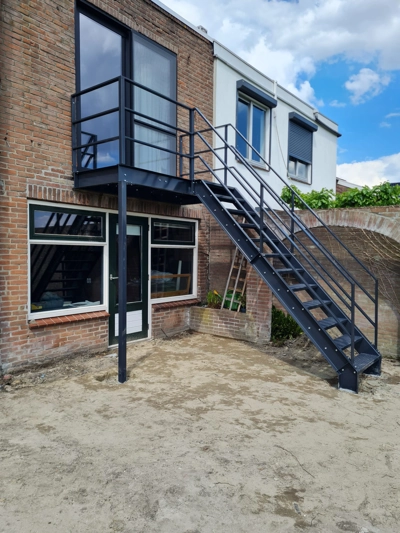 Buitentrap met bordes Buitentrap met bordes