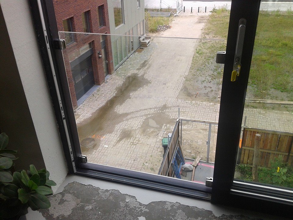 Type glashek met klemmen