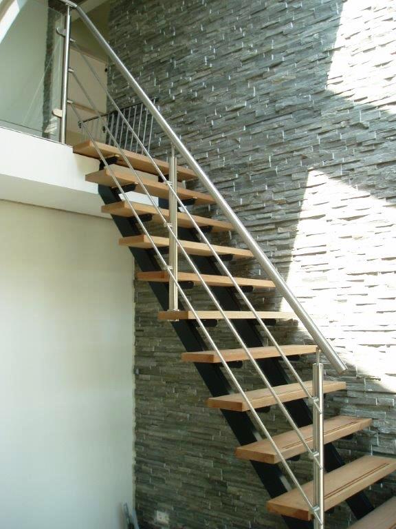 Rechte trap met RVS leuning