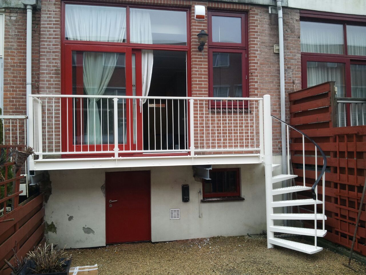 Buitentrap, spiltrap met groot bordes