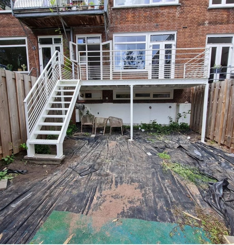 Spiltrap met groot bordes