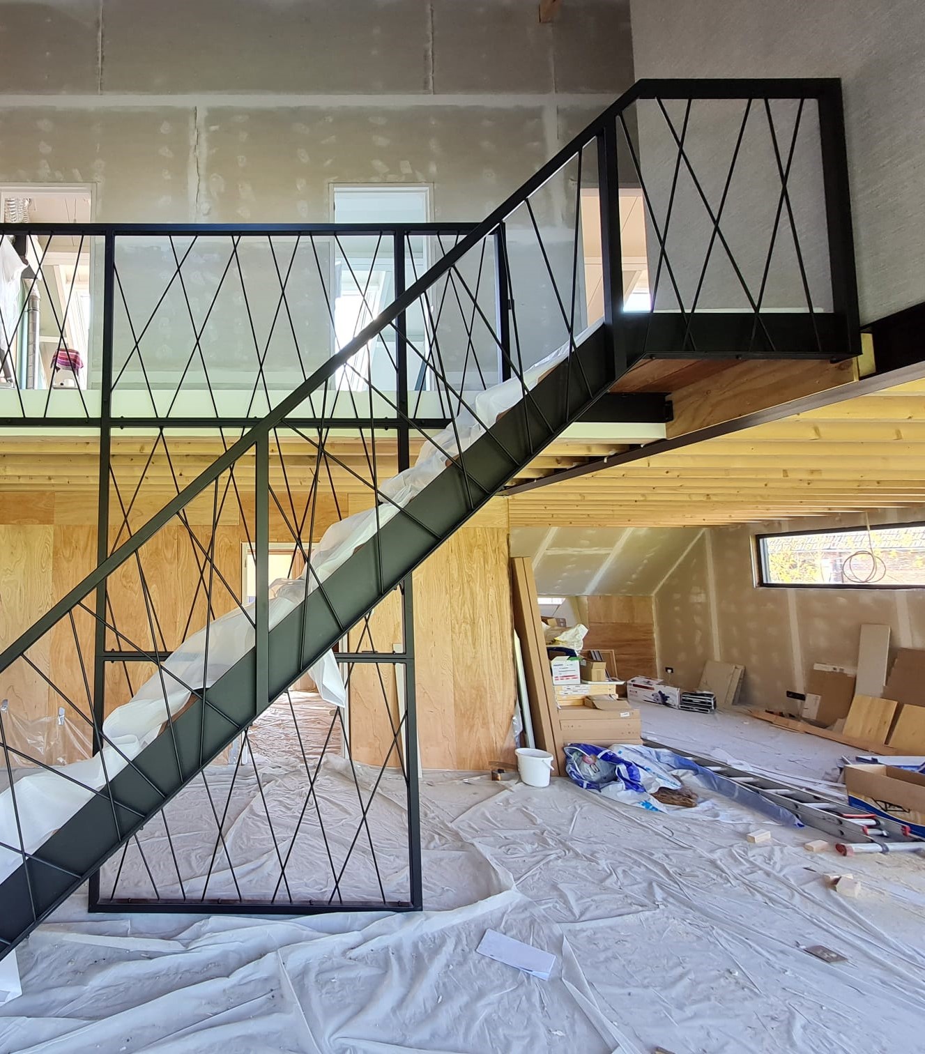 Rechte trap met sierleuning