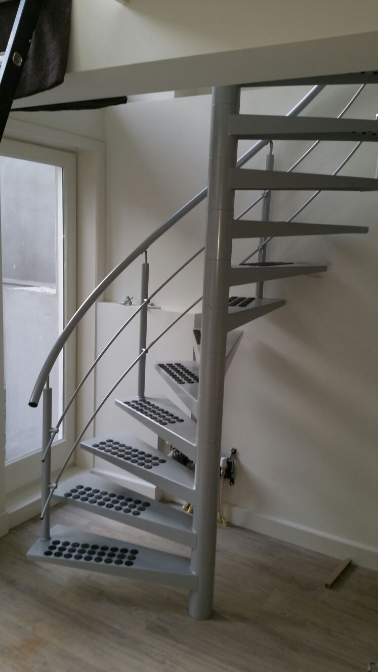 Spiltrap met stalen treden met rubberdoppen