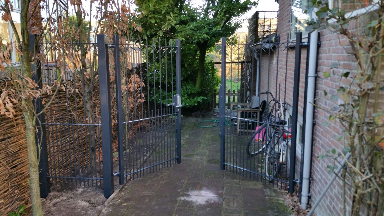 Dubbele draaipoorten op maat gemaakt