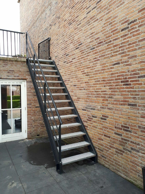 Buitentrap Railing Buitentrappen op maat – duurzaam & stijlvol | Trabo Trappen - Trabo B.V.