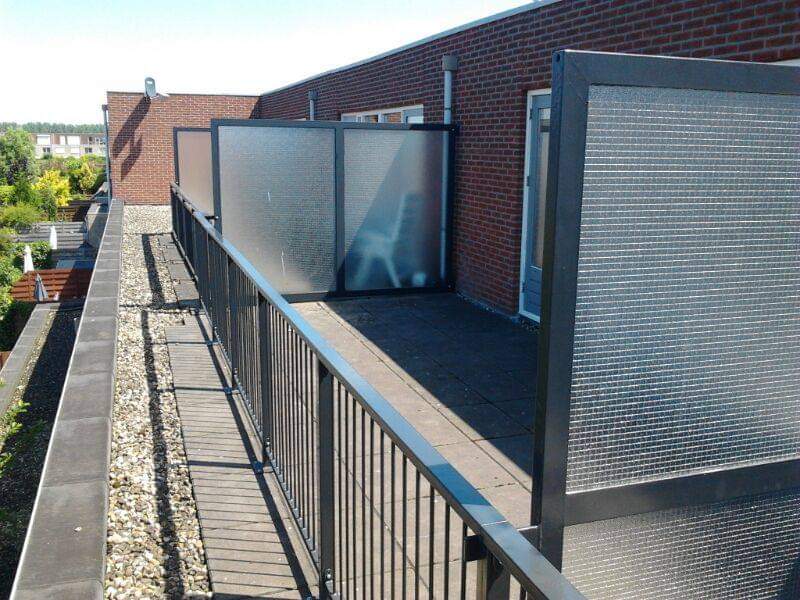 Privacyschermen met draadglas